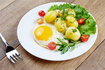 Fried egg with potato