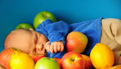 Fototapeta na wymiar Dziecko w Apples
