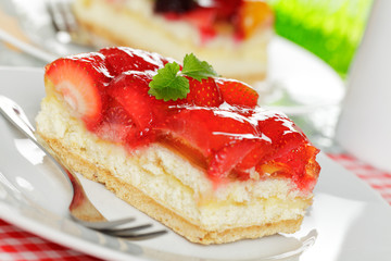 Erdbeer und Obstkuchen