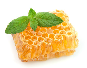 Honey honeycombs with mint