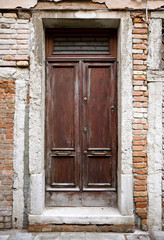 vecchia porta in legno.