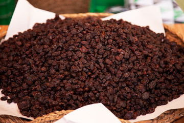 black raisins