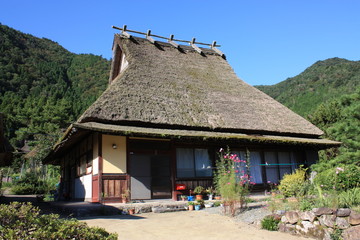 Fototapeta na wymiar Pełna stary dom prywatny Miyama
