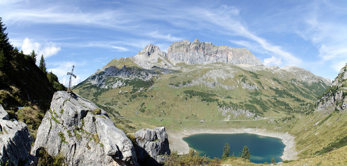 Fototapeta na wymiar Alpenpanorama Formarinsee