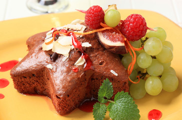 Star-shaped gingerbread cake