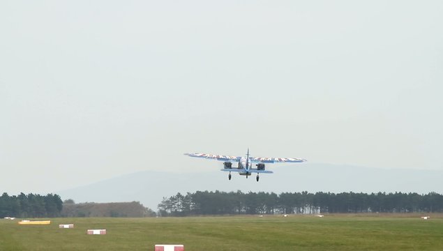 Propellerflugzeug startet