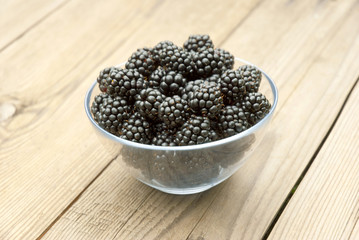blackberries in bowl