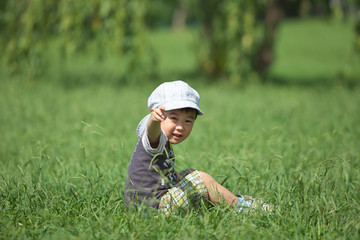 ポーズをする子供