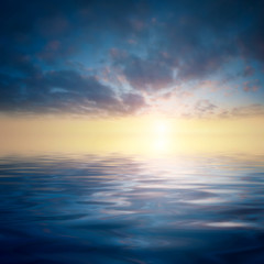 Obraz na płótnie Canvas sun and water