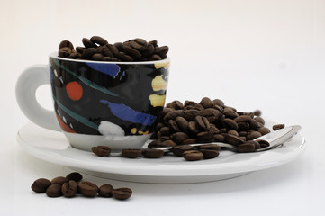 frische Espressobohnen in Tasse