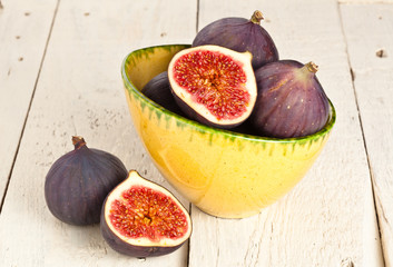 Whole and halved figs in a bowl