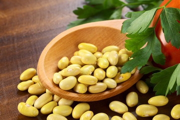 Raw canary beans (yellow or peruano beans)