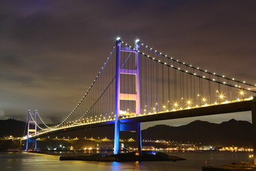 Fototapeta na wymiar Scena nocy z mostu Tsing Ma