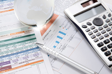 Obraz premium financial charts and graphs on the table