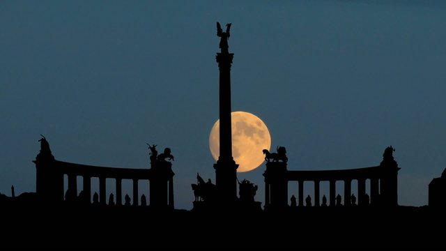 Budapest Heroes square 2