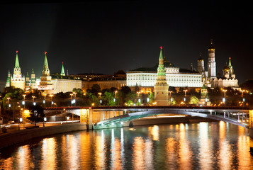 Fototapeta na wymiar Moscow, night view of the Moskva River and the Kremlin