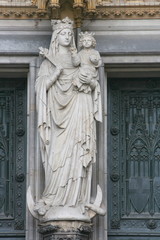 Fototapeta na wymiar Sculpture, a statue of Mary with baby Jesus