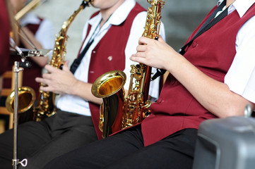 Obraz premium musicians playing the saxophone
