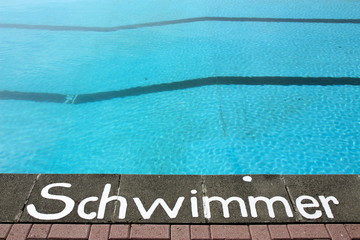Schwimmbecken