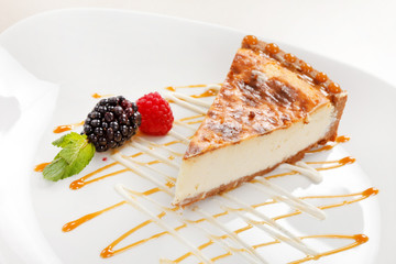 cheesecake with caramel and berry