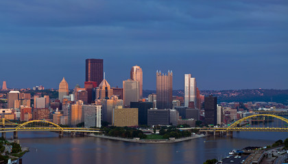 Fototapeta na wymiar Pittsburgh skyline panorama.