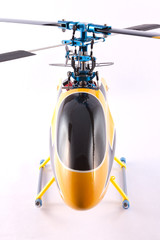 Hélicoptère modèle réduit