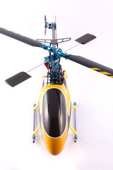 Hélicoptère modèle réduit