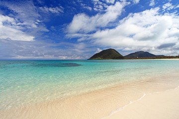 伊平屋島の美しい海辺