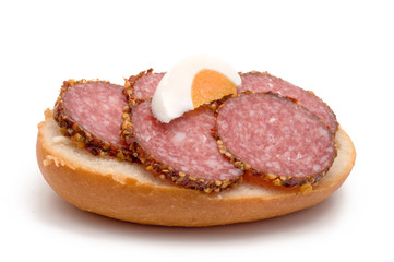 Brötchen mit Pfeffersalami