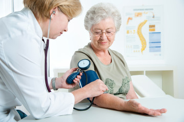 Measuring blood pressure - obrazy, fototapety, plakaty