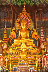 Fototapeta na wymiar Golden buddha statue inside a temple in Ubonratchathani, Thailan