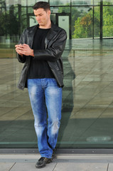 Mann mit Telefon
