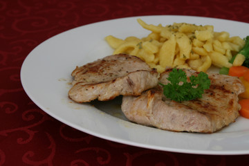 Kalbsmedaillons mit Spätzle