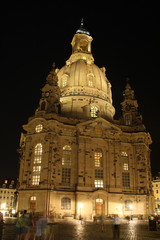 Fototapeta na wymiar Dresden bei Nacht, Frauenkirche