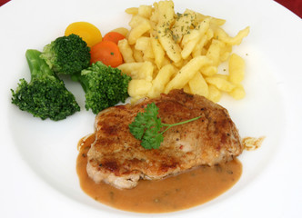 Kalbssteak mit Pfeffersoße