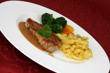 Kalbsmedaillons mit Gemüse