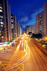 Fototapeta na wymiar Modern Urban miasta z Freeway ruchu w nocy, hong kong
