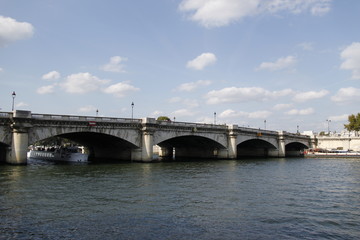 Fototapeta na wymiar Pont de la Concorde sur la Seine à Paris