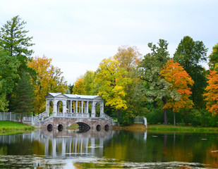 Obraz premium Autumn landscape with Siberian Marble Gallery.