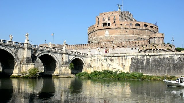 Battello fluviale a Castel Sant'Angelo, Roma