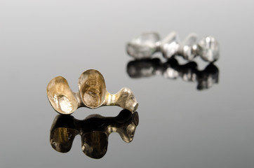 Zahntechnik,Brückengerüste aus Gold und NEM