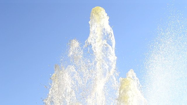 Font&auml;ne am Himmel