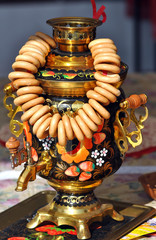 Самовар со связкой баранок