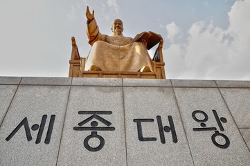 Naklejka premium SEOUL - MONUMENT OF KING SEJONG THE GREAT