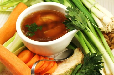 Suppengrün mit Hühnersuppe