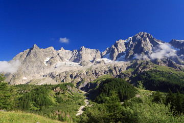Fototapeta na wymiar Duże Jorasses - Mont Blanc