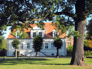 Fototapeta na wymiar altes Bauerhaus