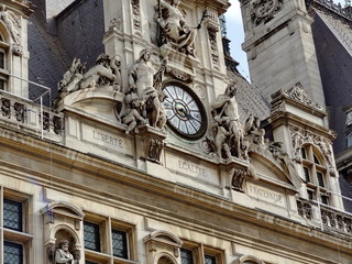Fronton de la mairie de Paris.
