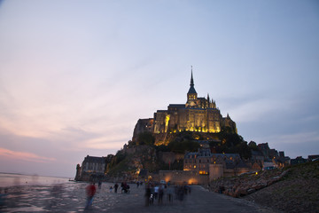 Fototapeta na wymiar Mont Saint-Michel en Normandía, Francia