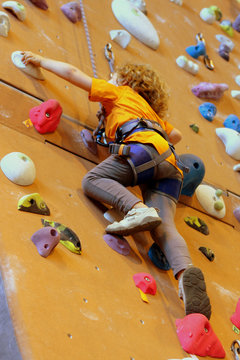 Escalade sur mur int&eacute;rieur